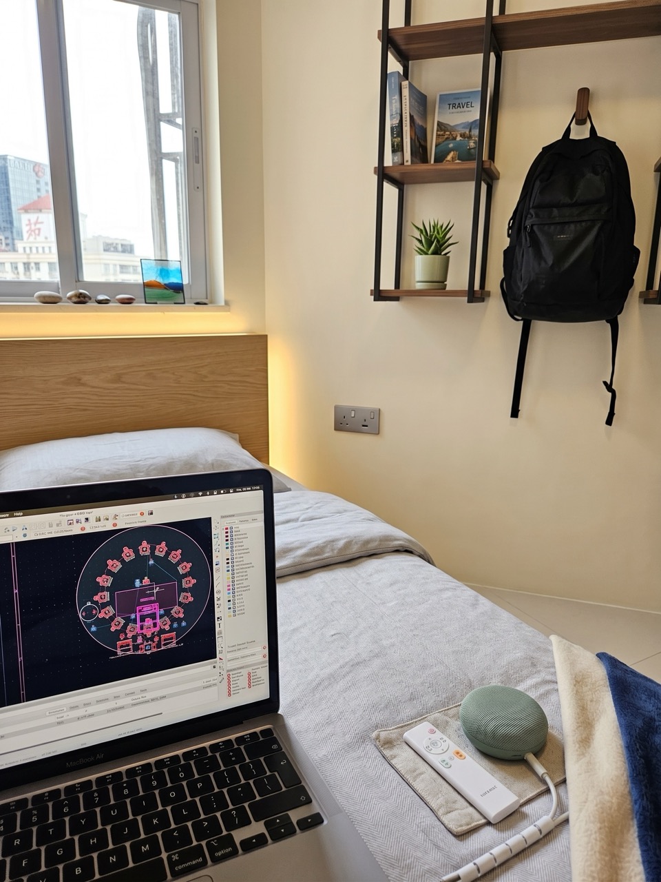 When UV index is high and it's 35 degrees hot and humid, working from the AC-controlled hostel is a blessing